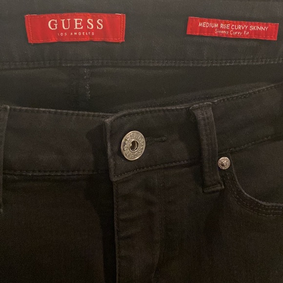 Women’s guess jeans - Picture 2 of 2